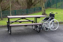 Låt oss presentera: rullstolanpassad modellen av picknickbordet Bowland™