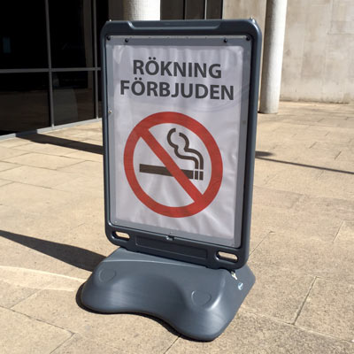 Advocate gatupratare - rökning förbjuden